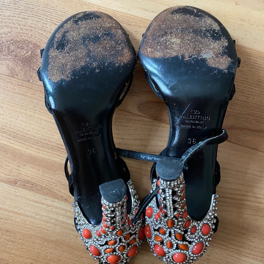 VALENTINO BLACK STRAP SANDALS EMBELLISHED Heels 6 - Picture 14 of 16
